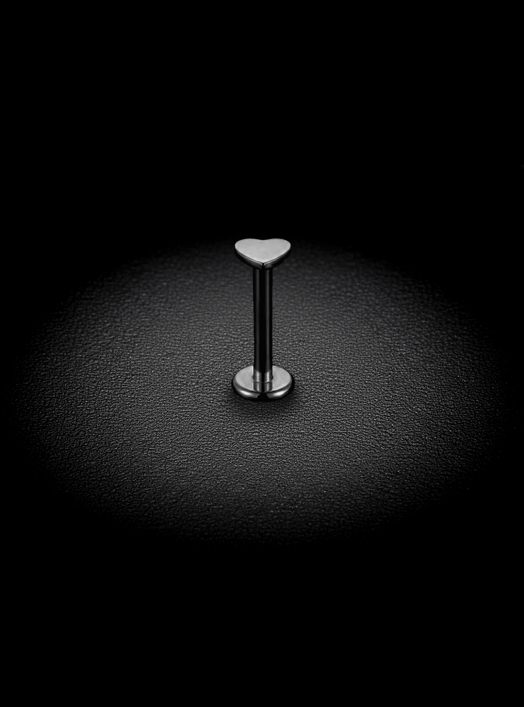 Threadless Heart Labret 2pc (Titanium - Black)